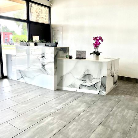 Hotel Isabella Uvalde Εξωτερικό φωτογραφία